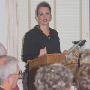 Former Tharpe Antiques manager DeeDee Wood gives a lecture to an audience.